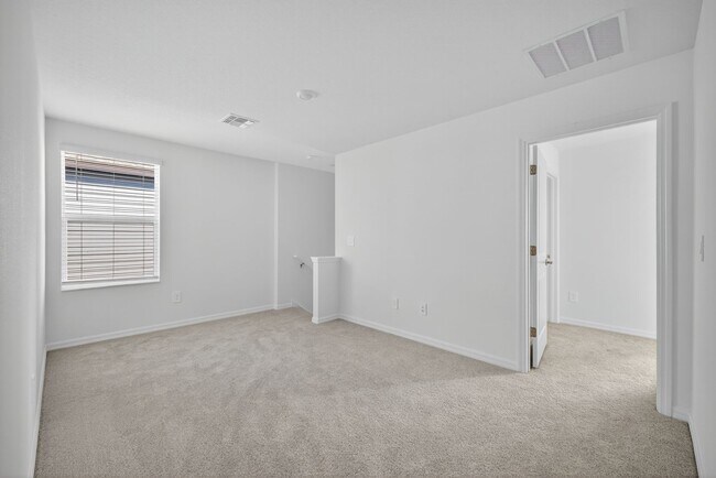 Building Photo - Brand New 6-Bed Available Now!