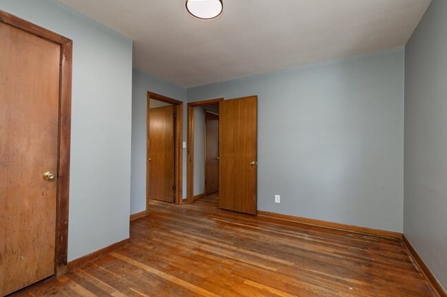 Building Photo - Adorable 4 bedroom | 2 bathroom | 2 car ga...