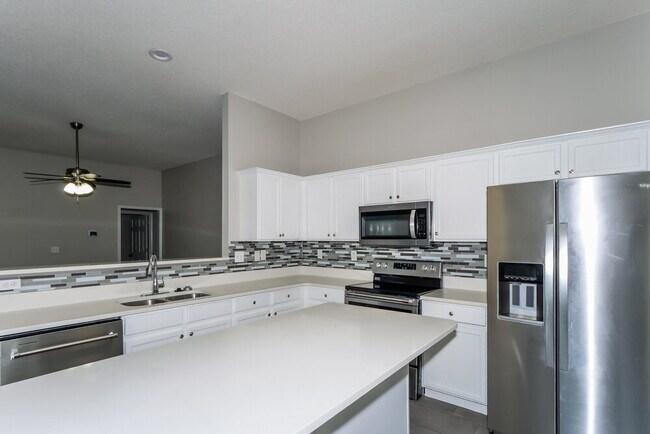 Building Photo - 6799 Showboat Ln