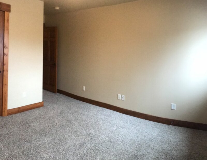 Building Photo - 2025 Lake Hills Dr