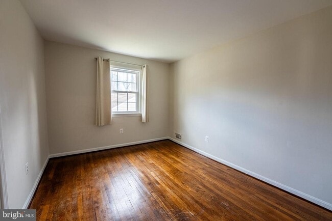 Building Photo - 8209 Mockingbird Dr