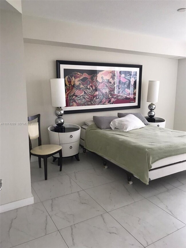 Building Photo - 19501 W Country Club Dr