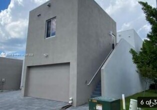 Building Photo - 10440 NW 67th St