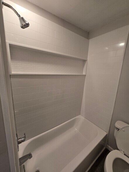 Building Photo - 207 Moncrief Ave