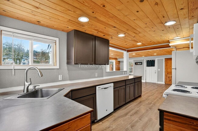 Building Photo - 10022 SE 172nd Ave