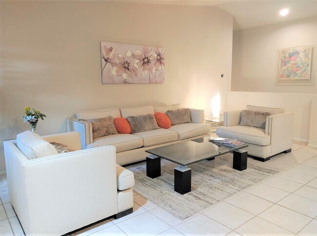 Comfy, inviting Living Room - 42505 Rancho Mirage Ln
