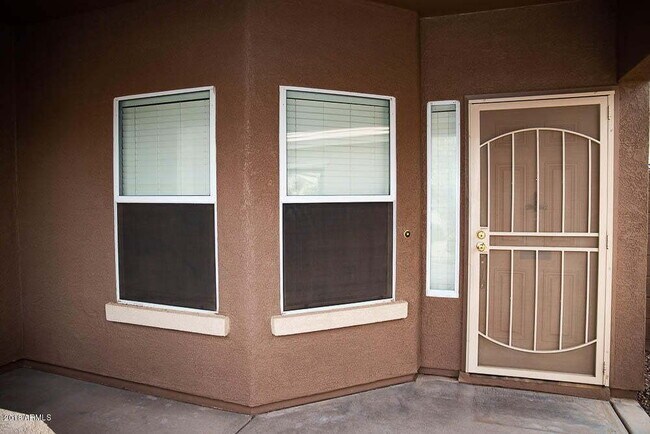 Building Photo - San Tan Ranch Beauty