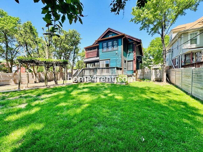 Building Photo - Beautiful, KCMO Home with Historic Charm, Updated Kitchen, Wood Floors and a Fenced Yard!