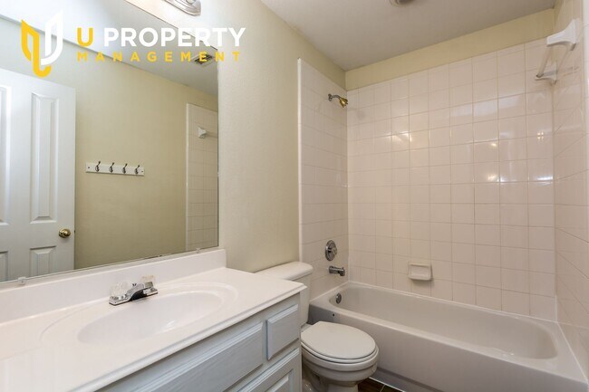 Building Photo - 6 Bedrooms, 3 garage space house. US75 & A...