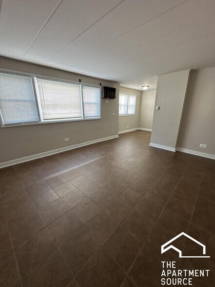 Building Photo - 9610 Ivanhoe Ave
