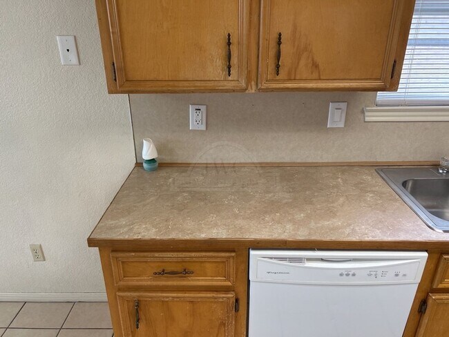 Building Photo - 2608 Jade Rd, Killeen