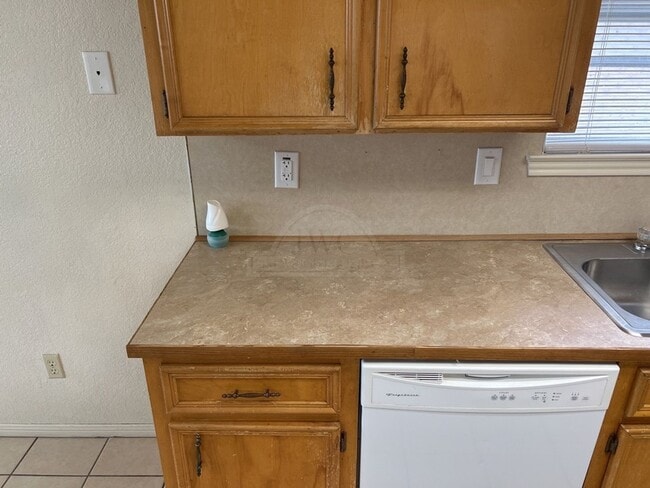 Building Photo - 2608 Jade Rd