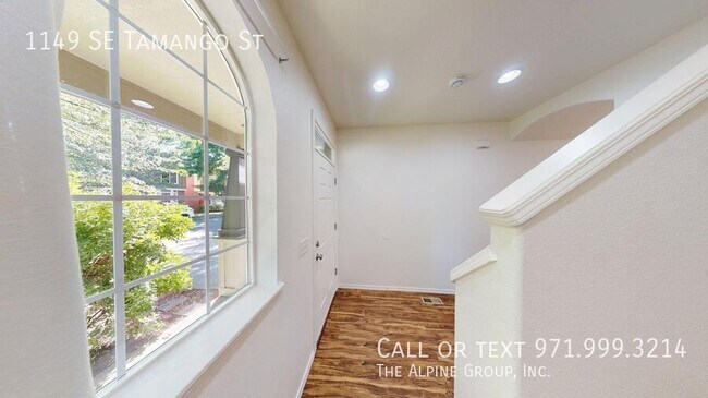 Building Photo - 1149 SE Tamango St
