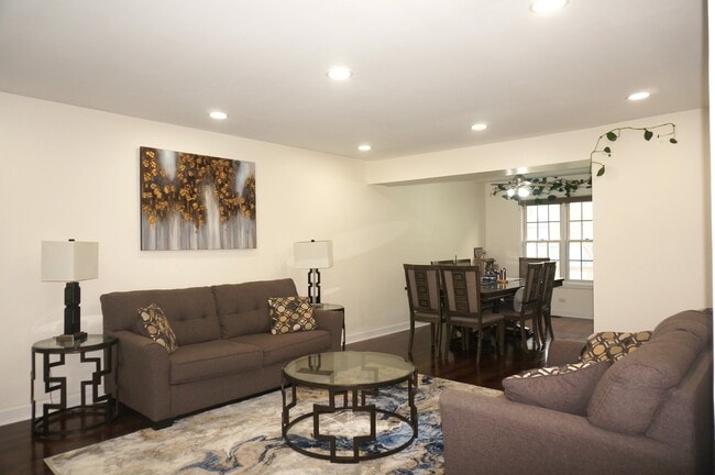 Building Photo - 1851 Longboat Dr