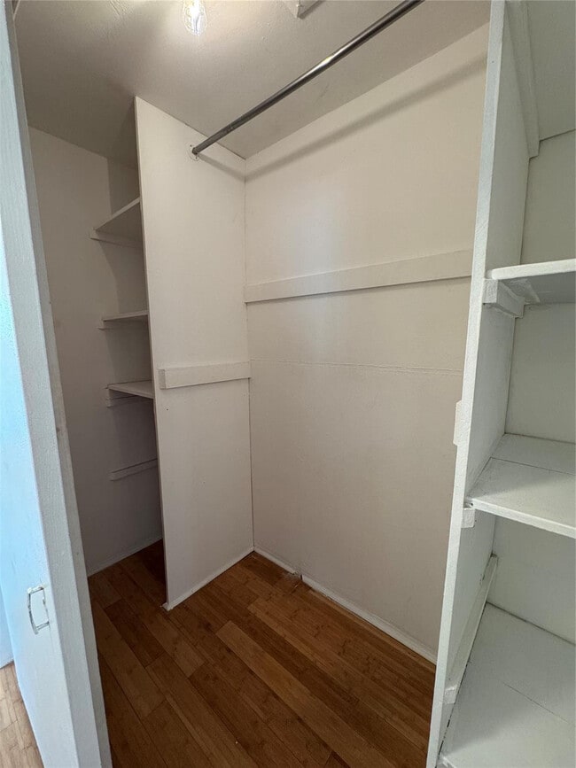 Building Photo - 113 SE 4th St