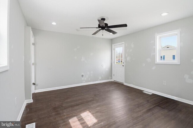 Building Photo - 4 Coville Dr