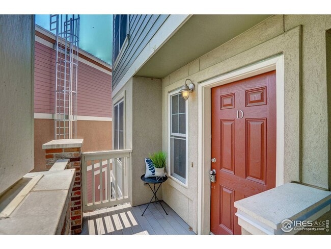 Building Photo - Bright & Beautiful 2-Level Condo in NoBo, available June 5th