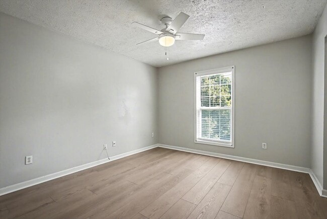 Building Photo - 1217 Clock St