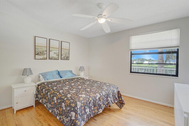 Building Photo - 6037 Balboa Cir