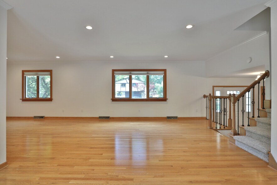 Building Photo - 270 Bryant Ave