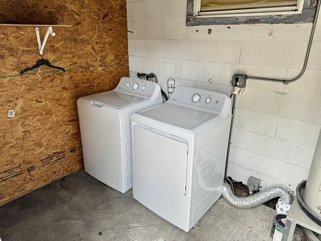 Building Photo - Fully Remodeled 2/1 in the heart of Tampa