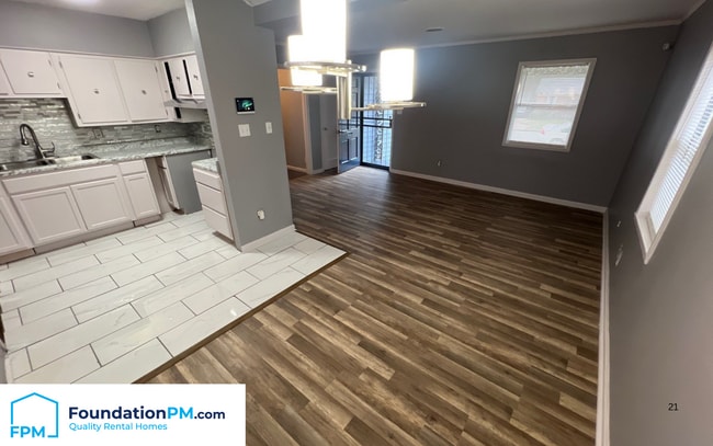 Building Photo - 2412 Gentry Ave