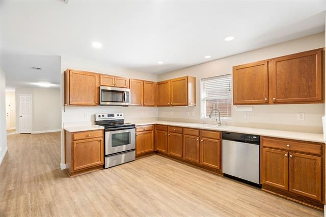 Building Photo - 1320 Lamar Ln