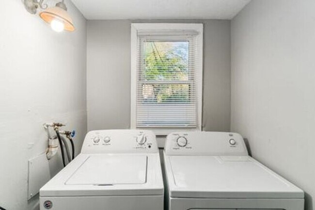 Building Photo - 360 N Garfield Ave