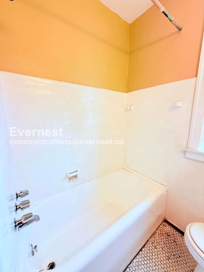 Building Photo - 4203 Cortland St