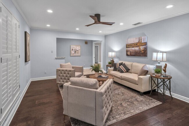 Building Photo - CHARMING 5 BDRM HOME IN CASTLE HILLS!!