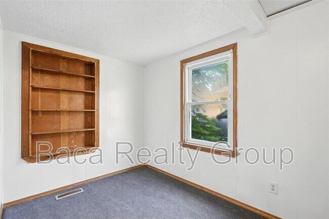 Building Photo - 228 N Donald Ave