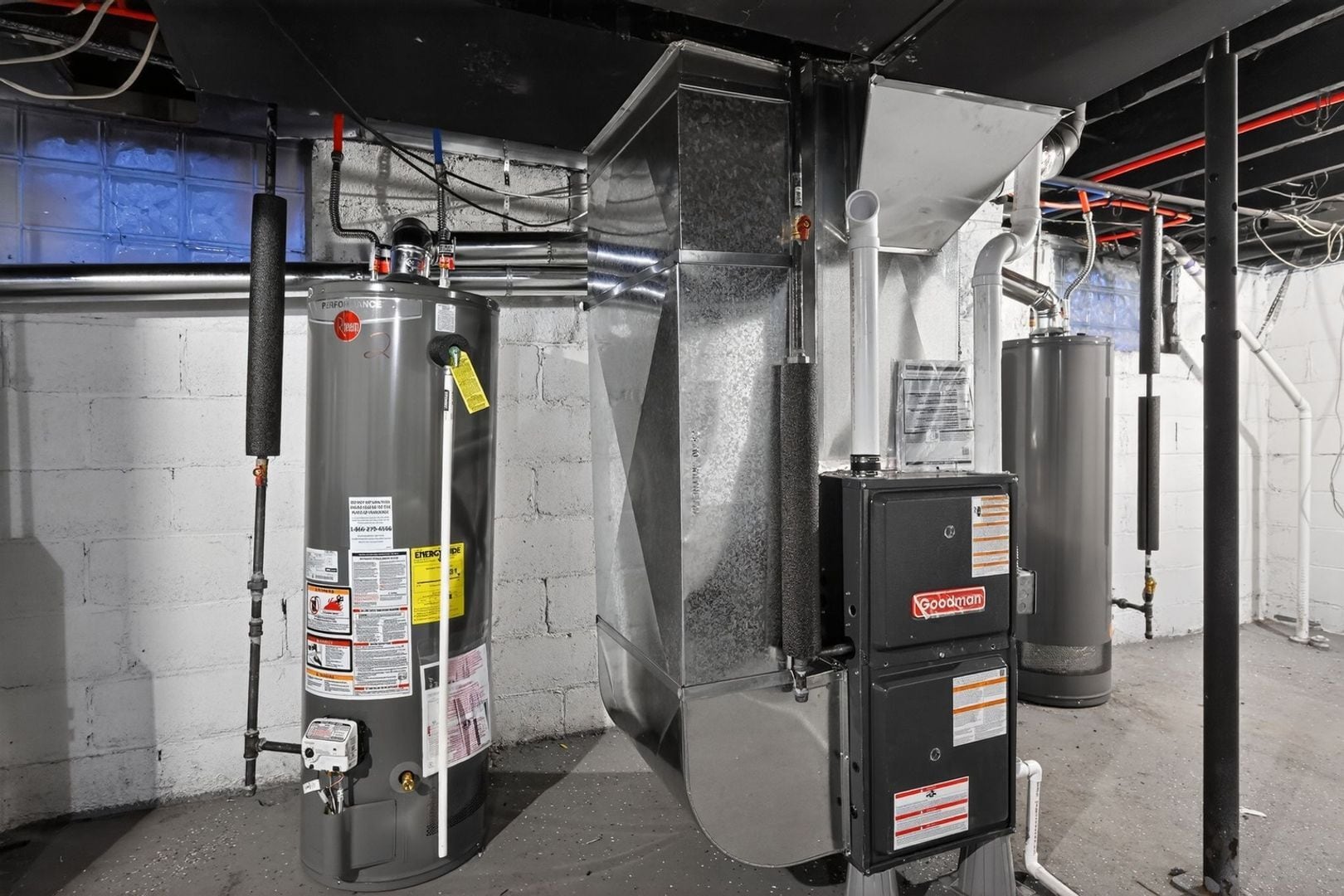 Building Photo - 16189 San Juan Dr