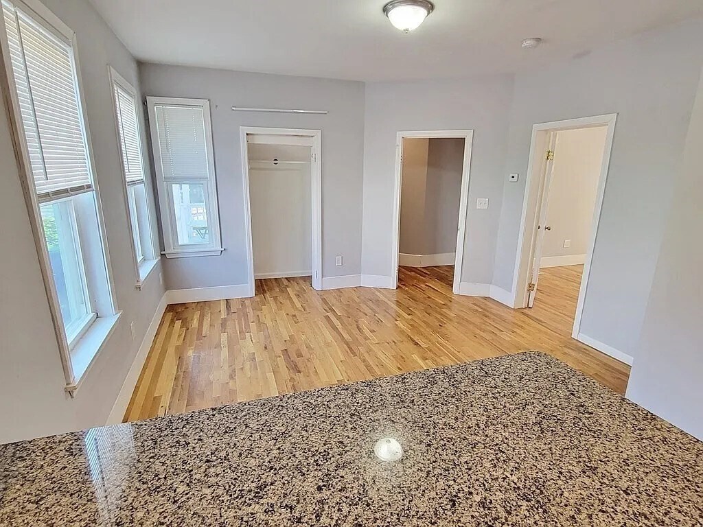 Building Photo - 39 Pinckney St