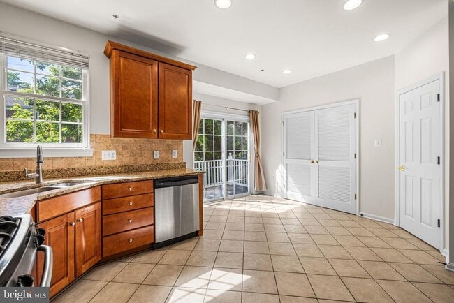 Building Photo - 129 Hearth Ct