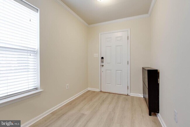 Building Photo - 1919 Beckman Ter