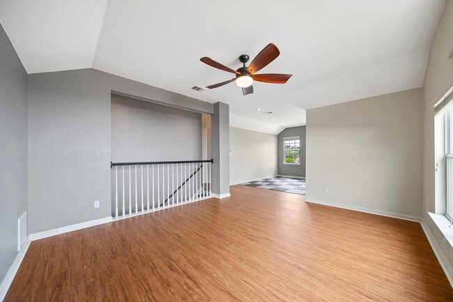 Building Photo - Spacious 4-Bed Luxury Home with Chef’s Kitchen, Fenced Yard, and 3,528 sq ft in Helotes