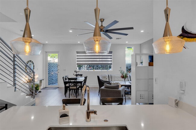 Building Photo - 1045 NE 18th Ave