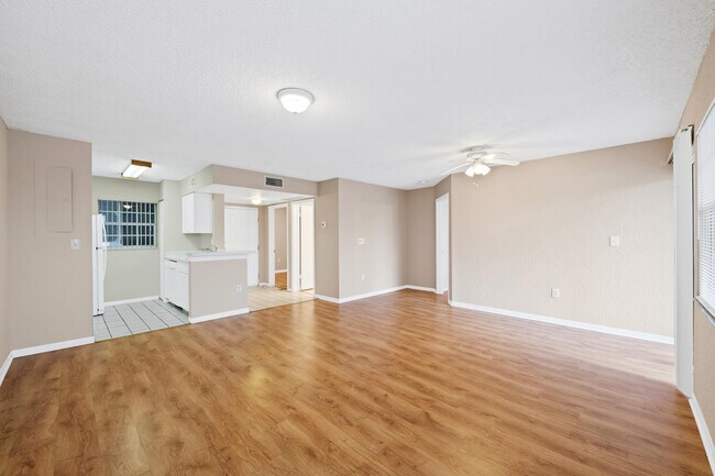 Building Photo - 2861 N Oakland Forest Dr