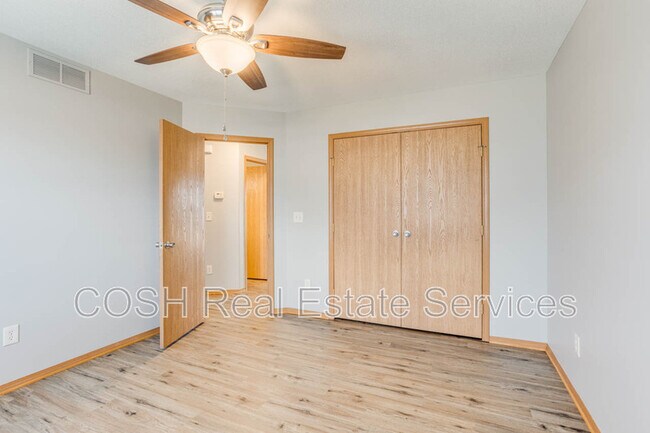 Building Photo - 1028 E Karla Ct