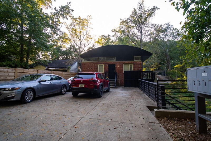 Building Photo - 15 Burbank Dr SW