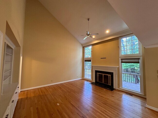 Building Photo - **West Durham 5bd / 3.5ba Oasis**