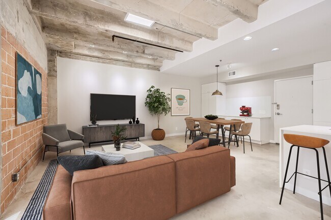 Building Photo - 1115 S Alamo St