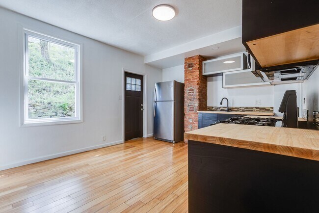 Building Photo - Available JULY 2026 - BEAUTIFULLY RENOVATED 3 Bedroom Home in the South Side Slopes!