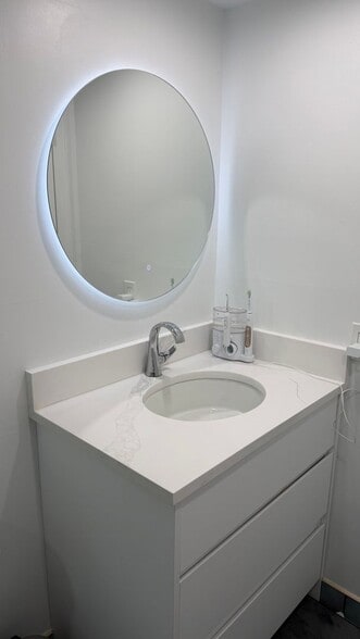 Building Photo - 610 Tennis Club Dr