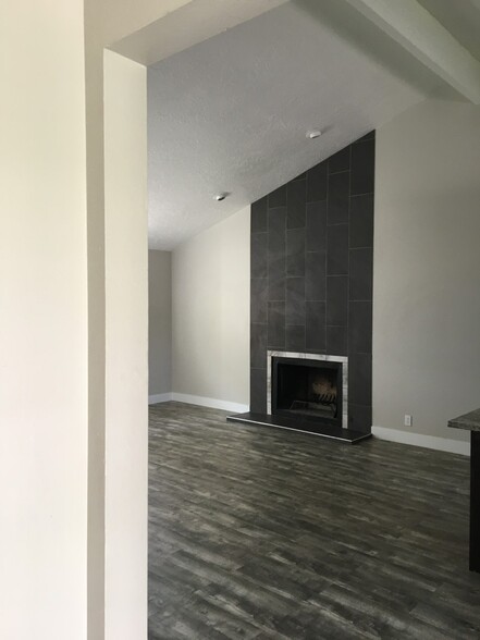 Building Photo - 2217 Bonniebrook Dr