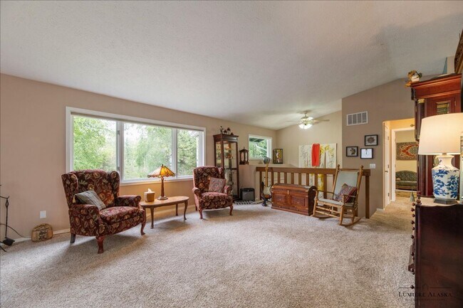 Building Photo - Beautiful 4 Bedroom 2 Bathroom House!