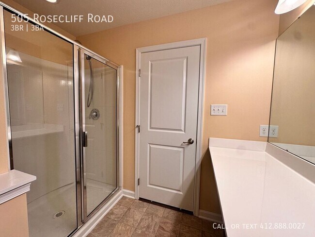 Building Photo - 505 Rosecliff Rd