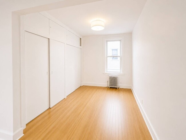 Building Photo - 72-45 60th Ln