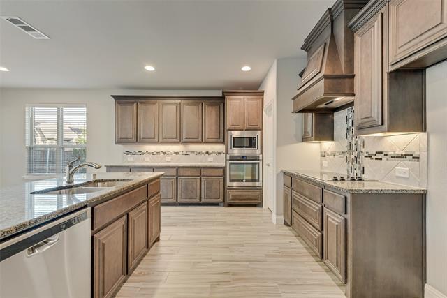 Building Photo - 500 Lakeview Dr