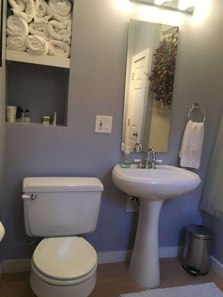 1st floor bathroom - 565 Delta Avenue